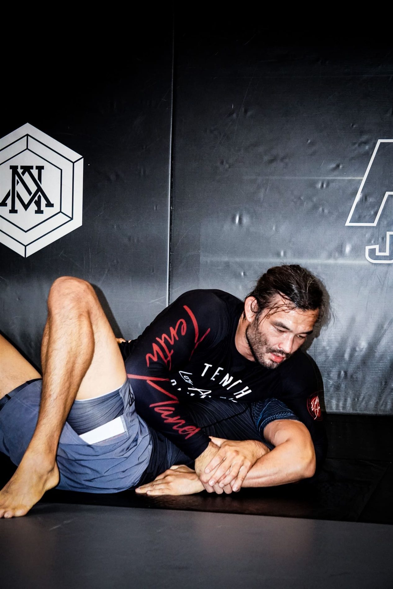 10th Planet no-gi control position during training in Orange